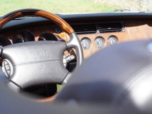 Image 2/12 of Jaguar XKR (2001)
