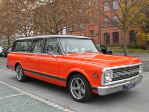 Immagine 2/30 di Chevrolet Suburban (1970)
