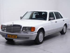 Immagine 2/7 di Mercedes-Benz 560 SEL (1989)