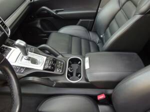 Bild 47/98 von Porsche Cayenne Turbo (2010)
