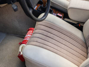 Image 22/40 of Mercedes-Benz 350 SE (1975)