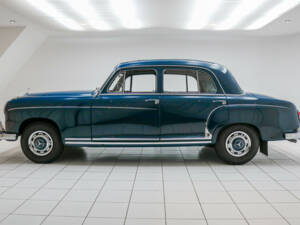 Afbeelding 2/18 van Mercedes-Benz 220 SE (1958)