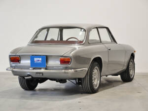 Bild 23/30 von Alfa Romeo Giulia 1300 GT Junior (1971)