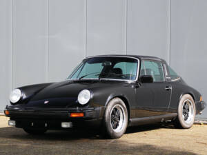 Image 24/67 de Porsche 911 2.7 S (1977)