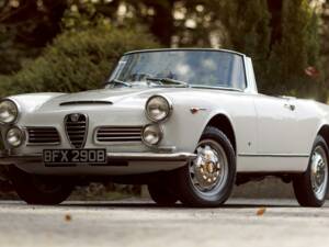 Image 10/50 of Alfa Romeo 2600 Spider (1964)