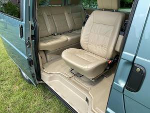 Image 30/34 of Volkswagen T4 Caravelle 2.5 TDI (2002)