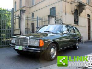 Image 1/10 of Mercedes-Benz 230 TE (1983)