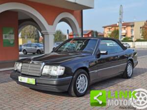 Imagen 1/4 de Mercedes-Benz 300 CE-24 (1993)