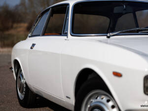 Bild 23/42 von Alfa Romeo Giulia 1600 Sprint GT Veloce (1967)