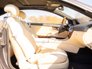Image 42/67 of Mercedes-Benz CL 500 (2006)