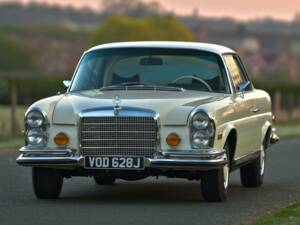 Image 5/50 of Mercedes-Benz 280 SE 3,5 (1971)
