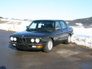 Image 21/65 of BMW 520i (1987)