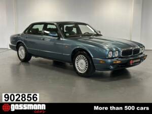 Immagine 1/15 di Jaguar XJ 8 Executive (1997)