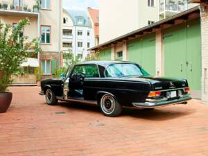 Image 4/188 of Mercedes-Benz 280 SE 3,5 (1971)