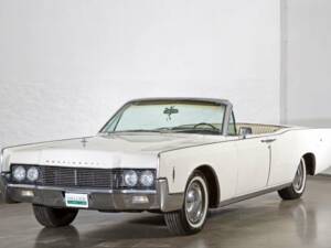 Image 1/20 of Lincoln Continental Convertible (1966)