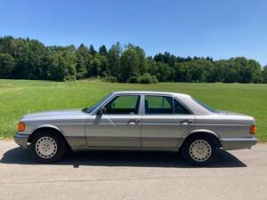 Immagine 1/29 di Mercedes-Benz 300 SE (1990)