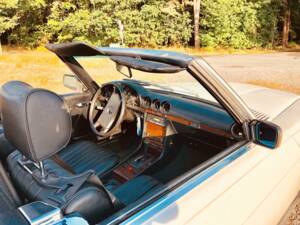 Image 2/5 of Mercedes-Benz 380 SL (1983)