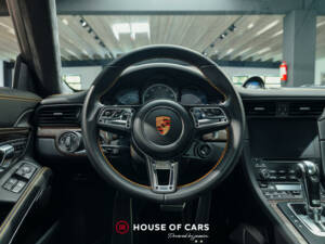 Image 18/25 of Porsche 911 Turbo S Exclusive (2018)