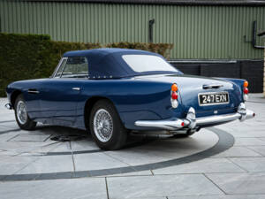 Imagen 2/14 de Aston Martin DB 4 Convertible (1963)