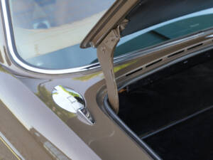 Bild 10/50 von Jaguar XJ 6 L 4.2 (1975)
