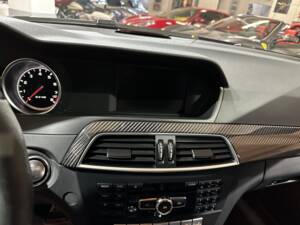 Image 21/38 of Mercedes-Benz C 63 AMG (2013)