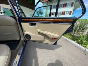 Image 23/36 of Jaguar XJ 6 4.2 (1984)