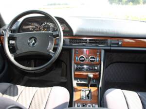Bild 7/7 von Mercedes-Benz 260 SE (1989)