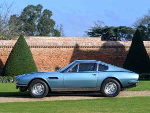 Image 2/49 of Aston Martin DBS V8 (1971)