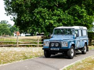 Image 17/50 of Land Rover 110 (1988)