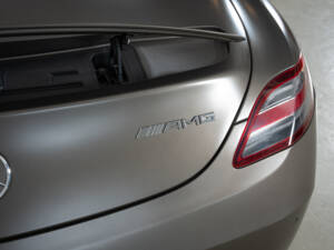 Image 26/33 of Mercedes-Benz SLS AMG (2010)