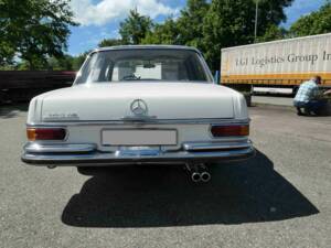 Image 3/50 of Mercedes-Benz 280 SE (1970)