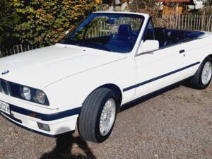 Image 32/55 of BMW 320i (1991)