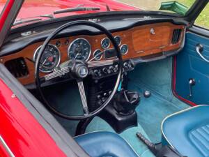 Image 17/33 de Triumph TR 4A IRS (1966)