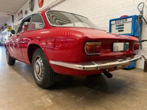 Image 14/20 of Alfa Romeo Giulia GT 1300 Junior (1971)