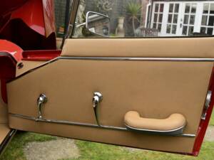 Image 20/50 de Jaguar E-Type (1968)