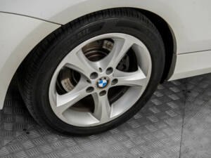 Image 33/50 of BMW 118i (2008)