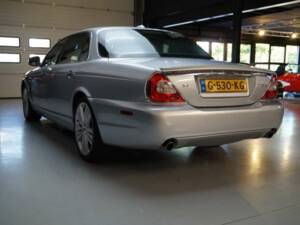 Image 34/50 of Jaguar XJ 8 4.2 (2007)