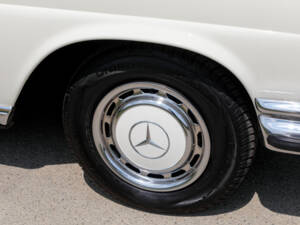 Image 15/50 of Mercedes-Benz 280 SE 3,5 (1970)