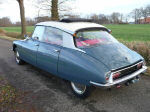 Image 3/5 of Citroën ID 19 (1969)