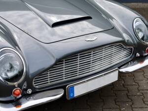 Image 18/24 of Aston Martin DB 6 Volante (1967)