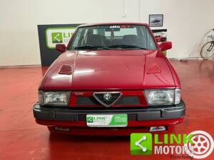 Image 2/10 de Alfa Romeo 75 1.8 Turbo America (1989)