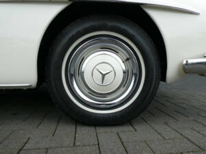 Afbeelding 33/34 van Mercedes-Benz 190 SL (1962)