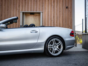 Image 8/50 de Mercedes-Benz SL 55 AMG (2006)