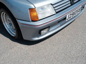 Image 48/50 of Peugeot 205 GTi 1.9 (1990)