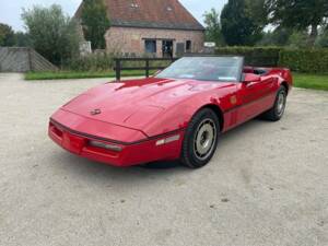 Immagine 2/7 di Chevrolet Corvette Convertible (1986)