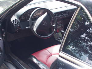 Immagine 7/20 di Mercedes-Benz SL 500 (2000)