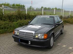 Imagen 1/8 de Mercedes-Benz 190 E 2.5-16 (1988)