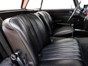 Image 16/30 of Mercedes-Benz 280 SL (1968)