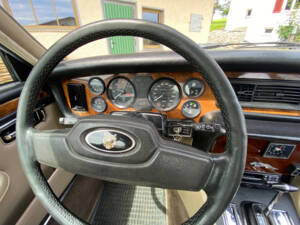 Image 28/36 of Jaguar XJ 6 4.2 (1984)