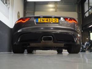 Image 38/50 of Jaguar F-Type (2019)